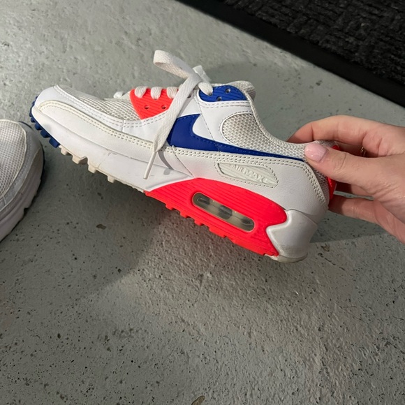 Nike Air Max White and Pink Sneakers - Picture 6 of 8